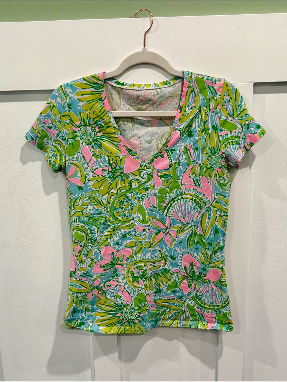 Lilly Pulitzer Michelle V Neck Shirt in Coconut Grove Print